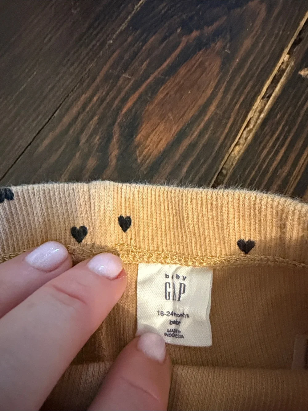 GAP Beige Ribbed Heart Set with Black Hearts